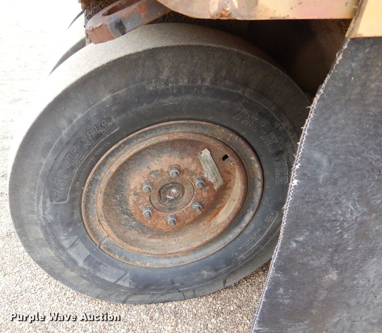 image for item MX9955 Caterpillar PS-180  pneumatic roller