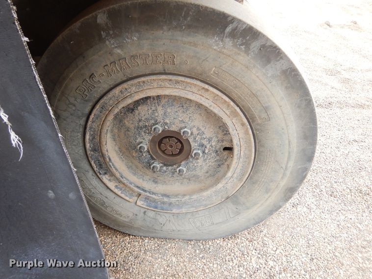 image for item MX9955 Caterpillar PS-180  pneumatic roller