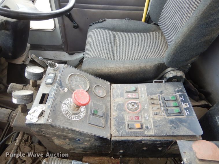 image for item MX9956 2001 Sterling SC-7000  street sweeper truck