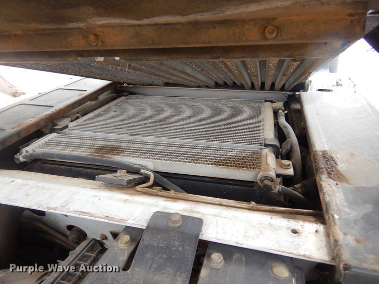 image for item MX9961 2014 Bobcat S650  skid steer loader