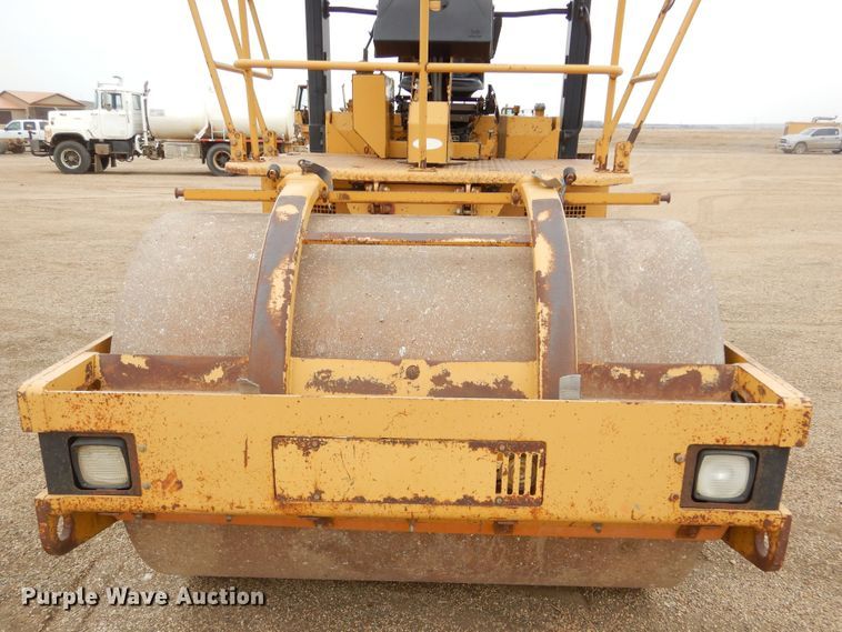 image for item MX9965 1998 Caterpillar CB 534C  double drum roller