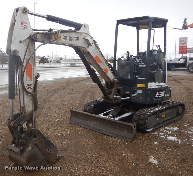 image for item MX9979 2017 Bobcat E35i  mini excavator