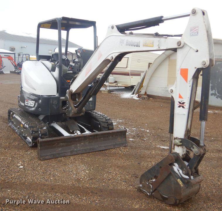 image for item MX9979 2017 Bobcat E35i  mini excavator