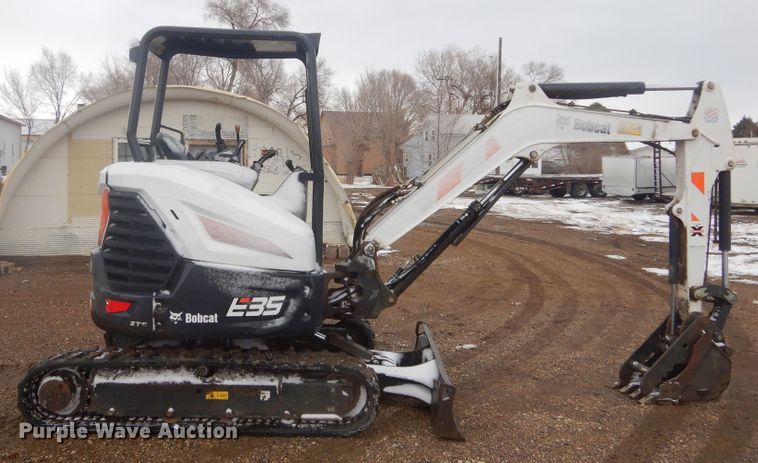 image for item MX9979 2017 Bobcat E35i  mini excavator