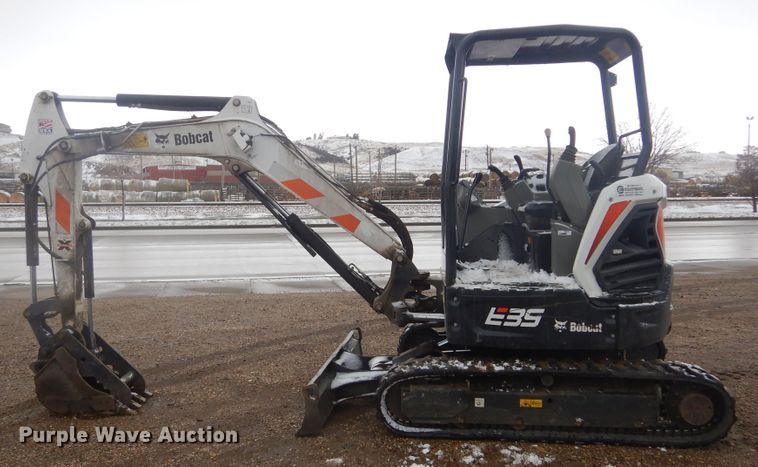 image for item MX9979 2017 Bobcat E35i  mini excavator