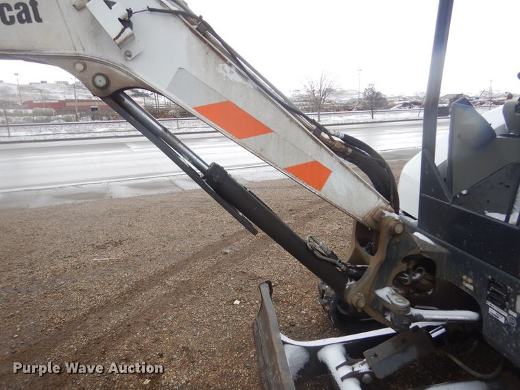 image for item MX9979 2017 Bobcat E35i  mini excavator