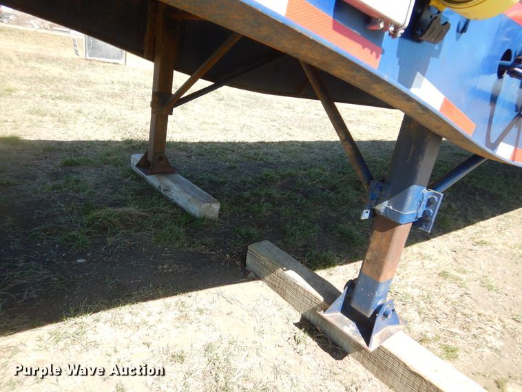 image for item MX9981 1997 Utility  flatbed trailer