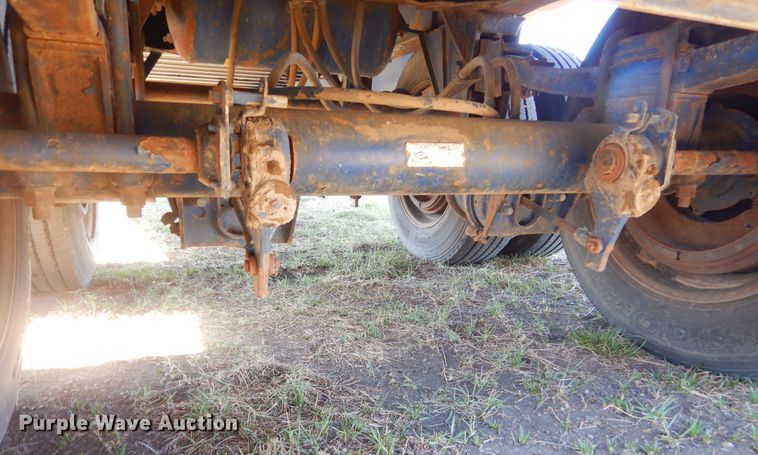 image for item MX9981 1997 Utility  flatbed trailer