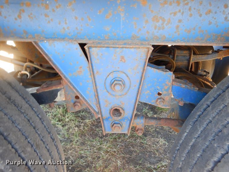 image for item MX9981 1997 Utility  flatbed trailer