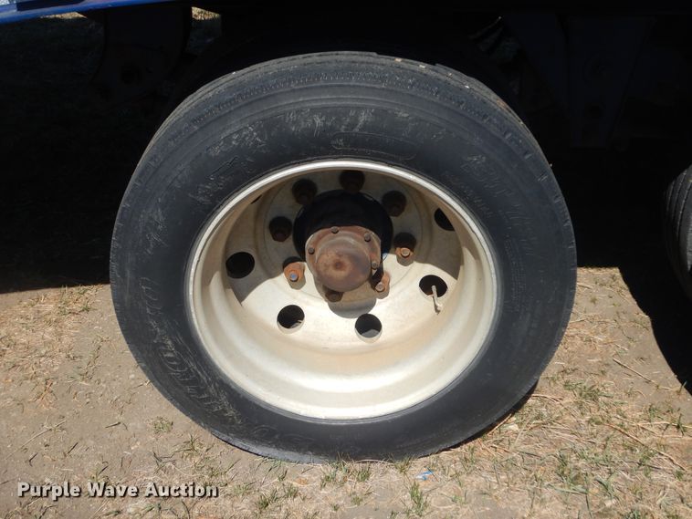 image for item MX9981 1997 Utility  flatbed trailer