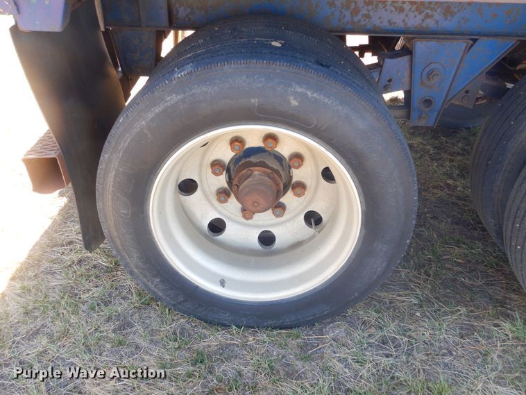 image for item MX9981 1997 Utility  flatbed trailer