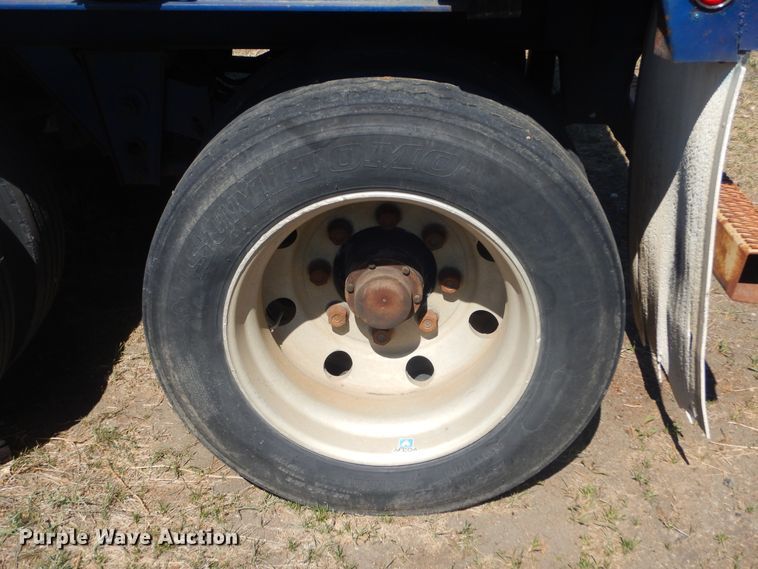 image for item MX9981 1997 Utility  flatbed trailer