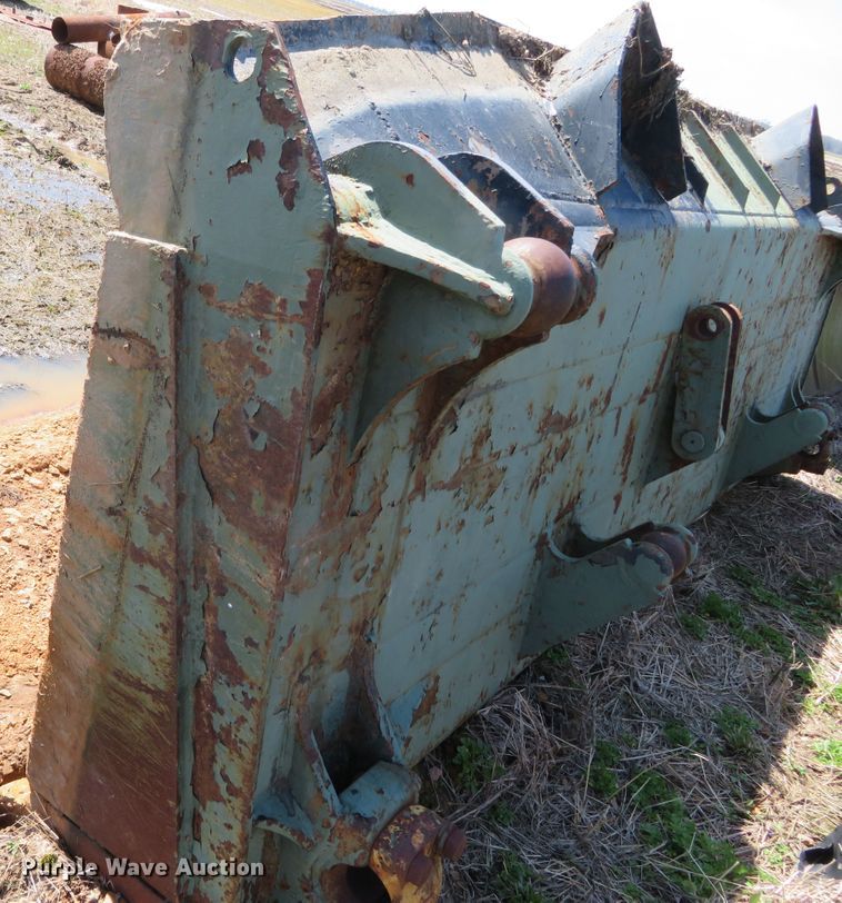 image for item ZA0041 Caterpillar D8K dozer blade