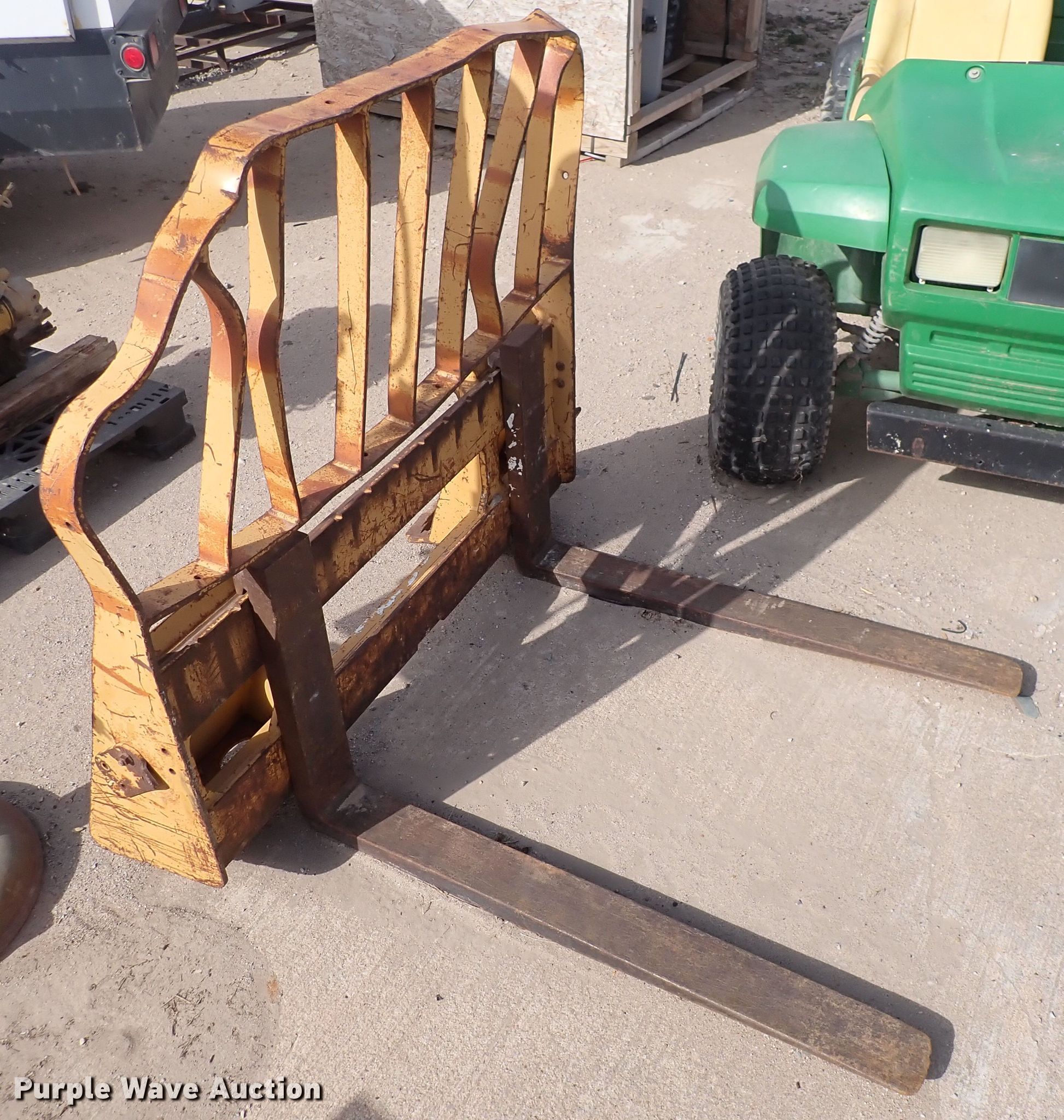 38" L skid steer forks in Wichita, KS Item HR9851 sold Purple Wave