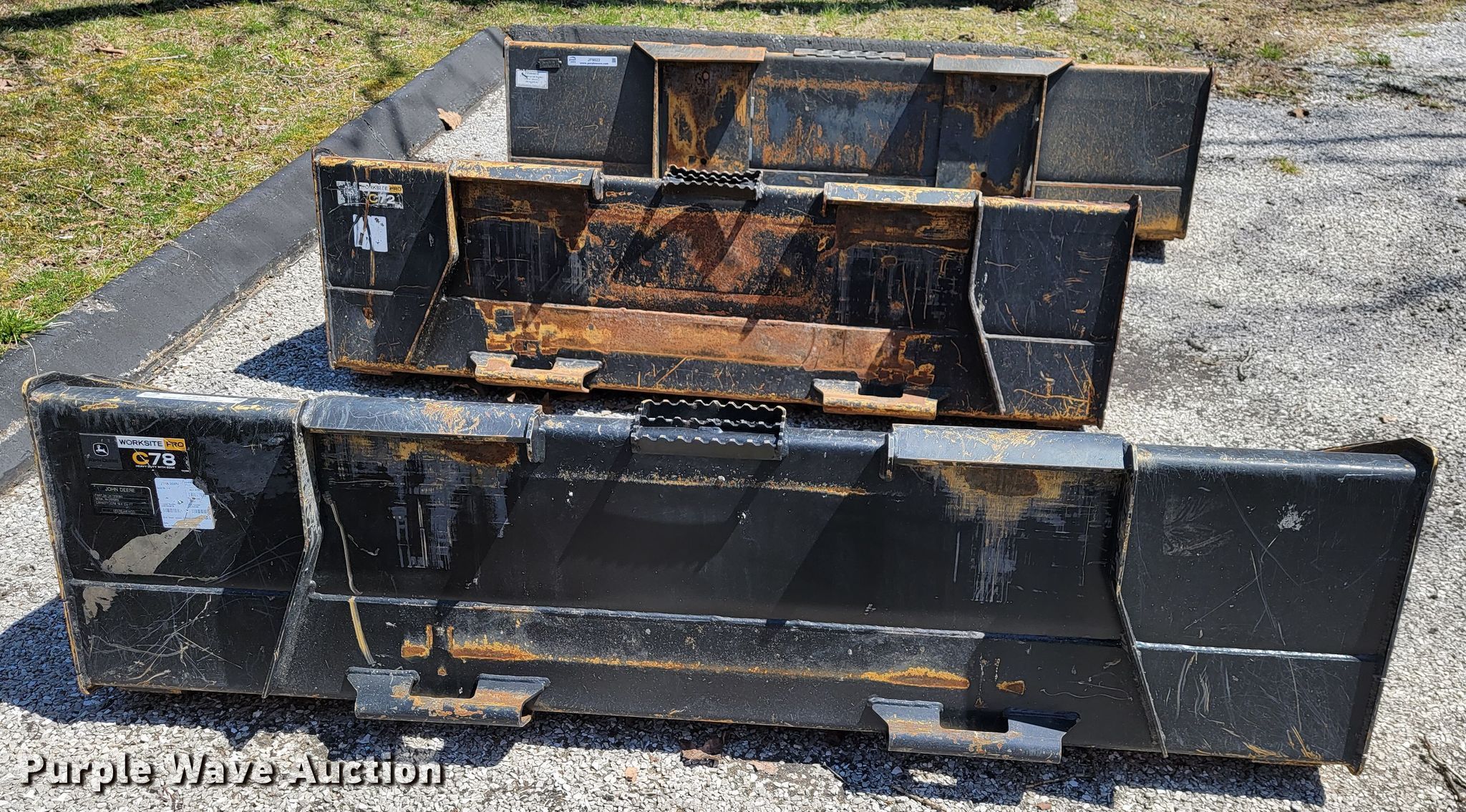John Deere C78 74" W skid steer bucket in Joplin, MO Item JF9020 sold