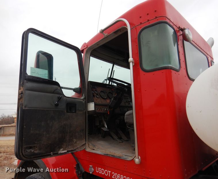 image for item DK4351 2001 Kenworth T800  ready mix truck