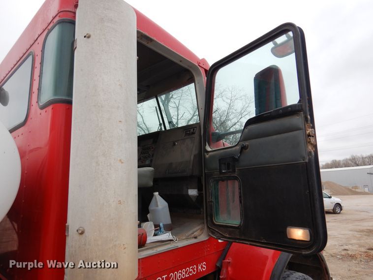 image for item DK4351 2001 Kenworth T800  ready mix truck