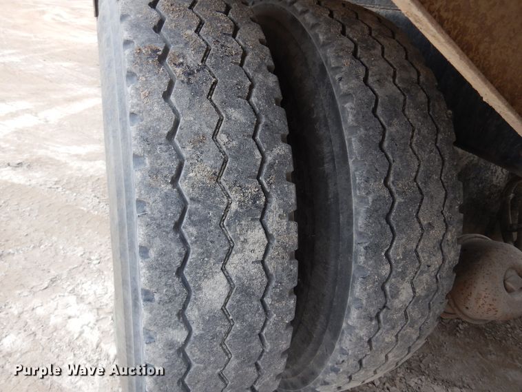 image for item DK4351 2001 Kenworth T800  ready mix truck