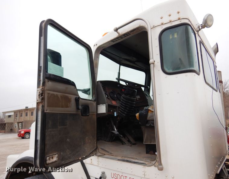 image for item DK4353 2003 Kenworth T800  ready mix truck