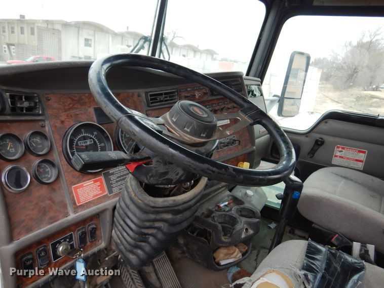 image for item DK4353 2003 Kenworth T800  ready mix truck