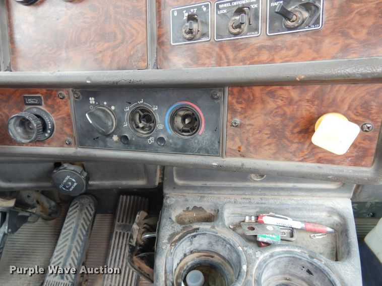 image for item DK4353 2003 Kenworth T800  ready mix truck