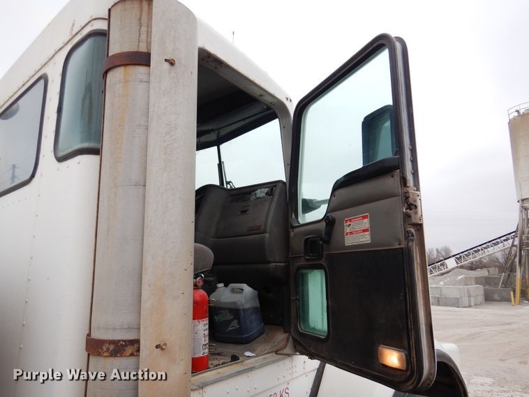 image for item DK4353 2003 Kenworth T800  ready mix truck