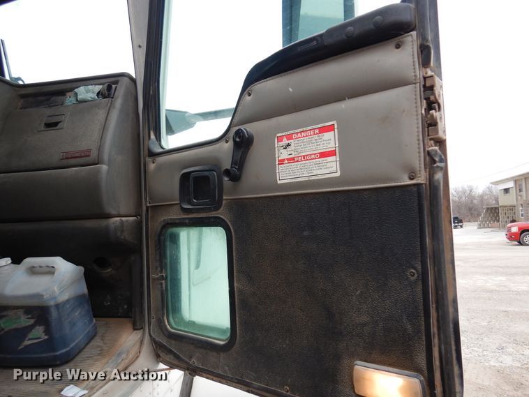 image for item DK4353 2003 Kenworth T800  ready mix truck