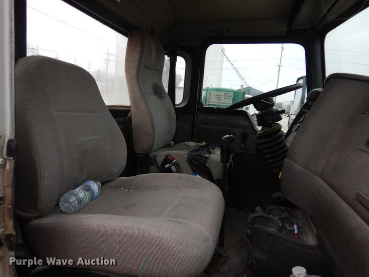 image for item DK4353 2003 Kenworth T800  ready mix truck