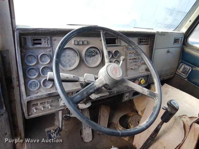 image for item DK4354 1990 Kenworth W900  semi truck