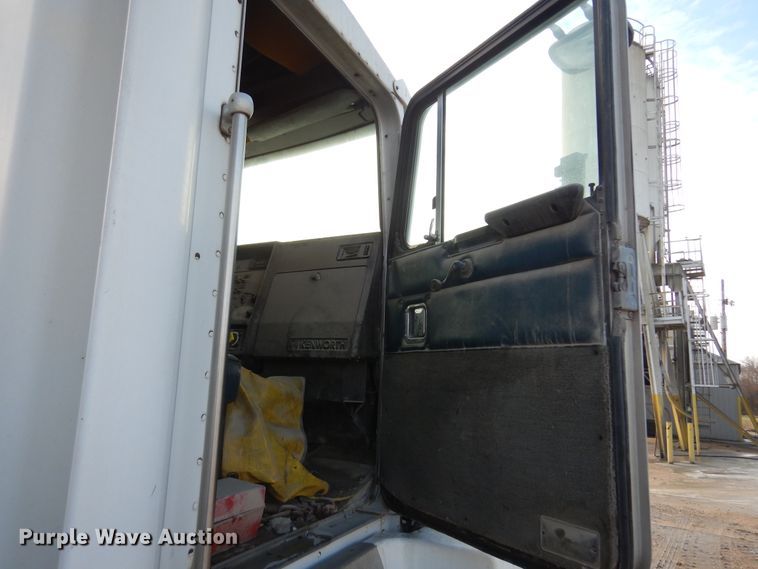 image for item DK4354 1990 Kenworth W900  semi truck