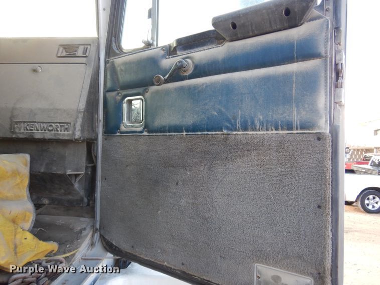 image for item DK4354 1990 Kenworth W900  semi truck