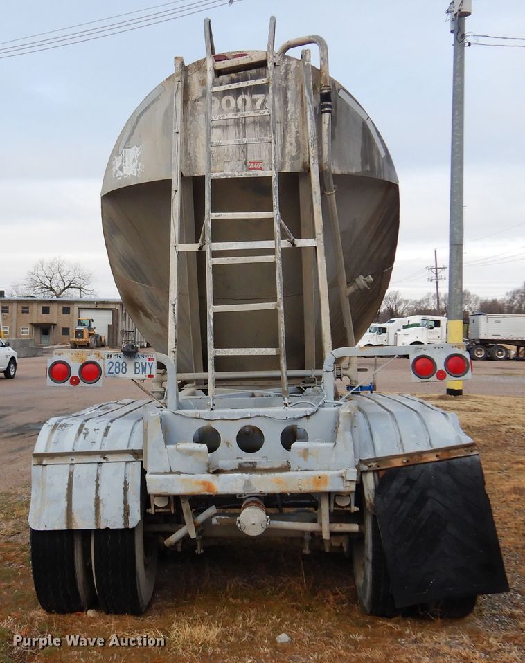 image for item DK4356 1981 Fruehauf  pneumatic dry bulk trailer