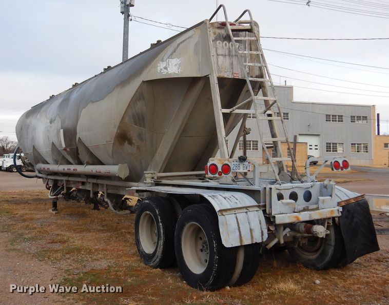 image for item DK4356 1981 Fruehauf  pneumatic dry bulk trailer