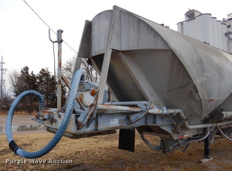 image for item DK4356 1981 Fruehauf  pneumatic dry bulk trailer