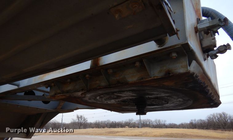 image for item DK4356 1981 Fruehauf  pneumatic dry bulk trailer