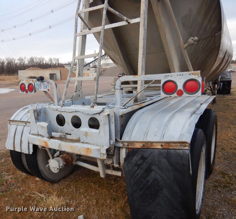 image for item DK4356 1981 Fruehauf  pneumatic dry bulk trailer