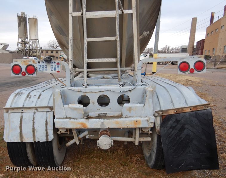 image for item DK4356 1981 Fruehauf  pneumatic dry bulk trailer