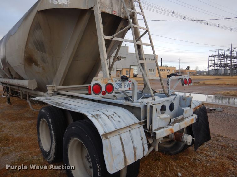 image for item DK4356 1981 Fruehauf  pneumatic dry bulk trailer