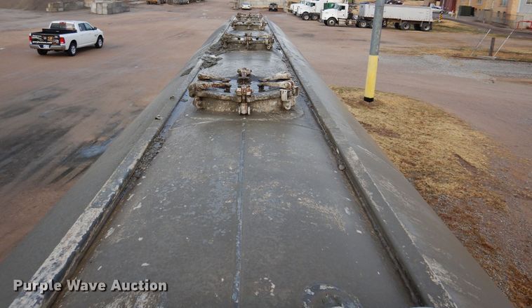 image for item DK4356 1981 Fruehauf  pneumatic dry bulk trailer