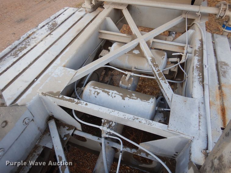 image for item DK4356 1981 Fruehauf  pneumatic dry bulk trailer