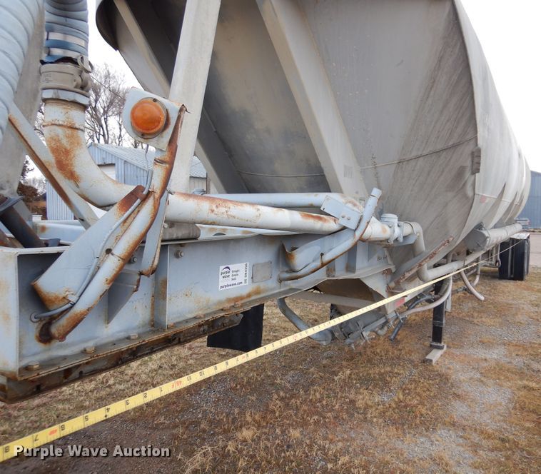 image for item DK4356 1981 Fruehauf  pneumatic dry bulk trailer