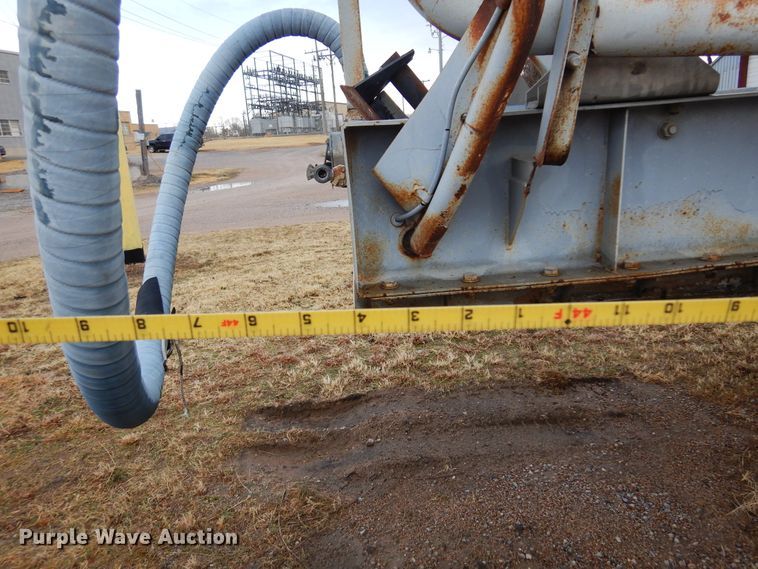 image for item DK4356 1981 Fruehauf  pneumatic dry bulk trailer