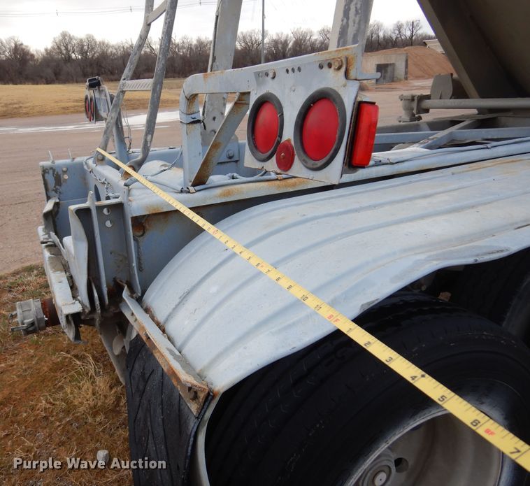 image for item DK4356 1981 Fruehauf  pneumatic dry bulk trailer