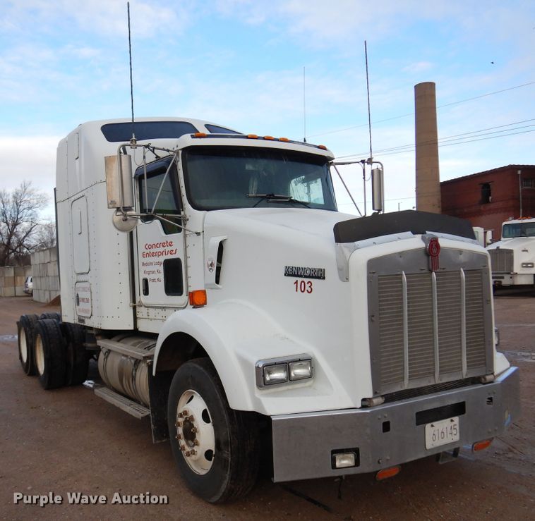 image for item DK4406 2004 Kenworth T800  semi truck