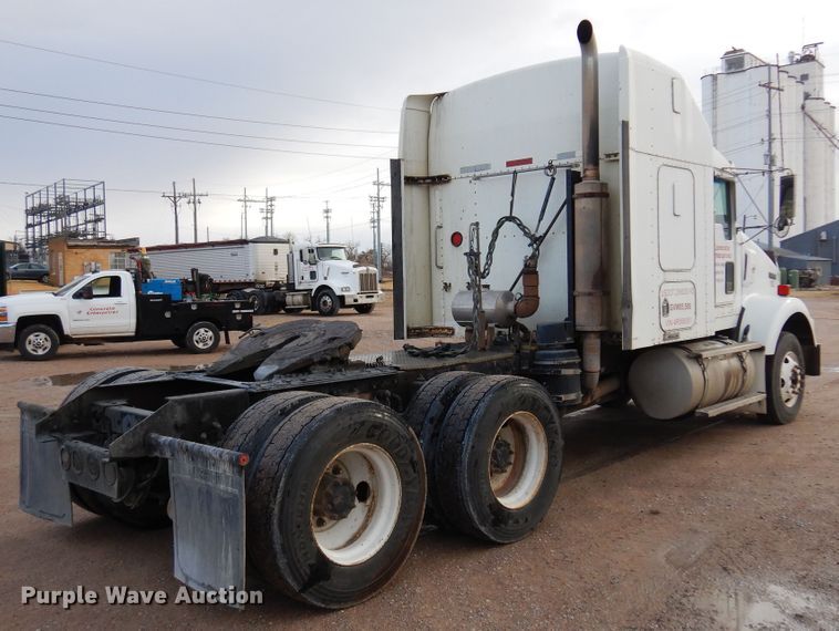 image for item DK4406 2004 Kenworth T800  semi truck