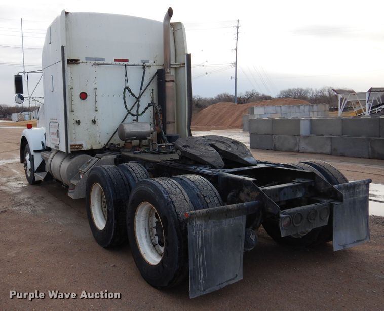 image for item DK4406 2004 Kenworth T800  semi truck