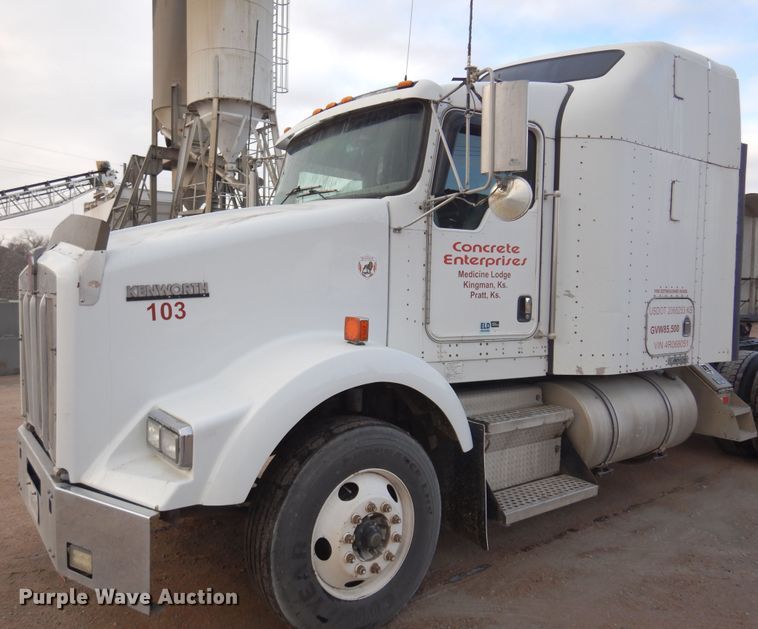 image for item DK4406 2004 Kenworth T800  semi truck