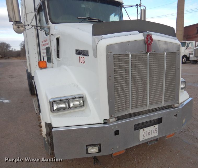 image for item DK4406 2004 Kenworth T800  semi truck