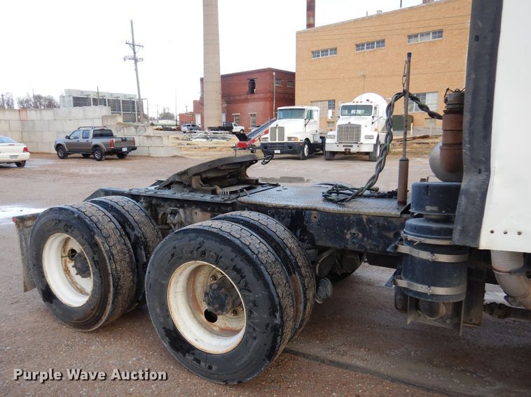 image for item DK4406 2004 Kenworth T800  semi truck