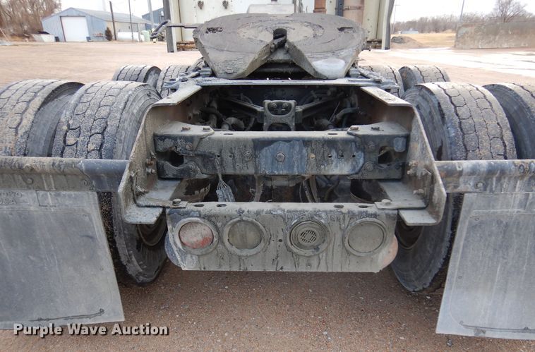 image for item DK4406 2004 Kenworth T800  semi truck